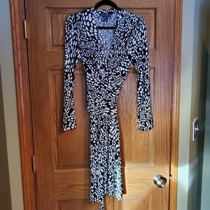 Jessica Howard wrap dress, size 12, black & white pattern
